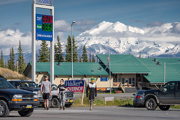 Grocery, Gas Stations, Convenience Stores. This is the famous meeting point «Hub of Alaska» in Glennallen