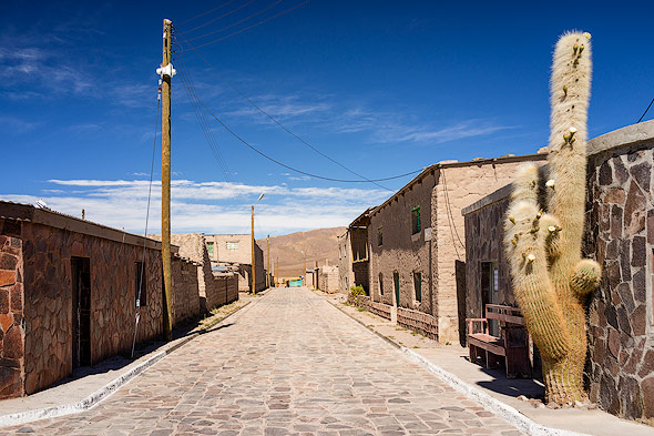 ... chilenische Dorf liegen nur ein paar Kilometer entfernt! Viele Unterschiede in vielen Aspekten.