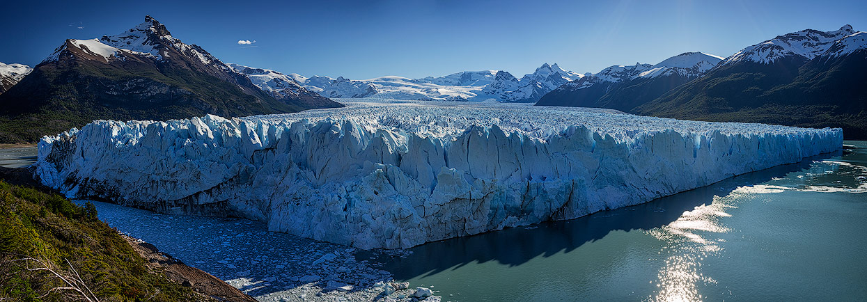 Panorama der Perito Moreno Gletscherwand. Aussicht vom Boardwalk.