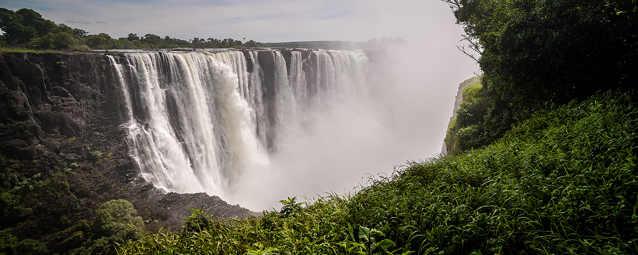 Long walk to reach the beginning of the falls. Taken from the Zimbabwean side.